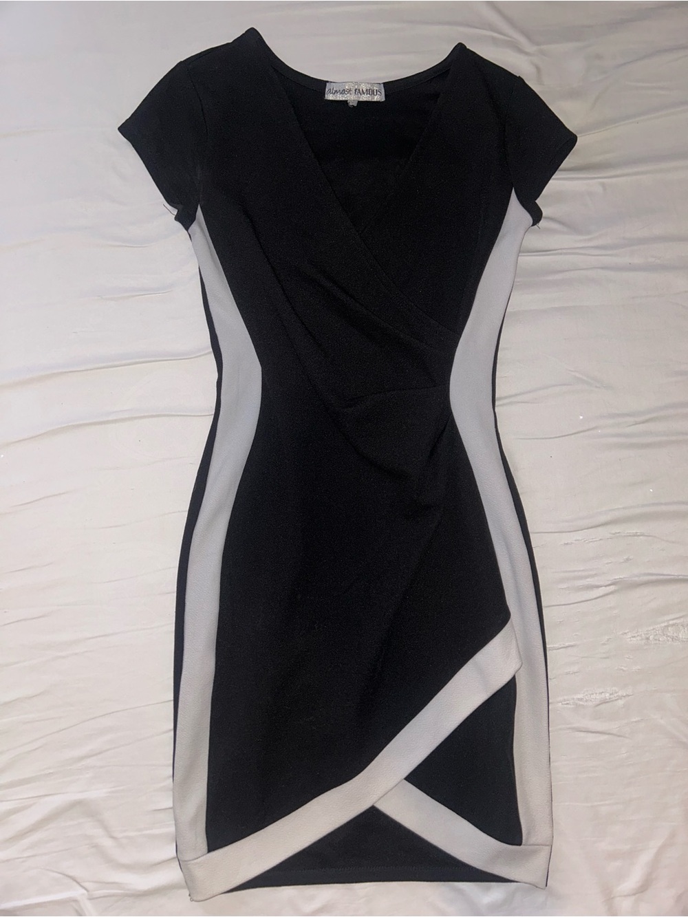 2010s body con black and white mini dress very flattering design